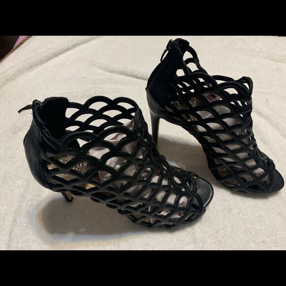 Vince Camuto Fontanela Cut-out Leather Bootie SZ 10US/40EU Black (Pre-Loved) EUC - Picture 8 of 11